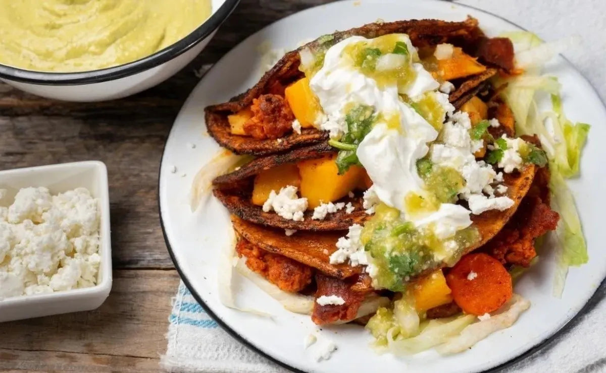 Enchiladas potosinas con papa y zanahoria.