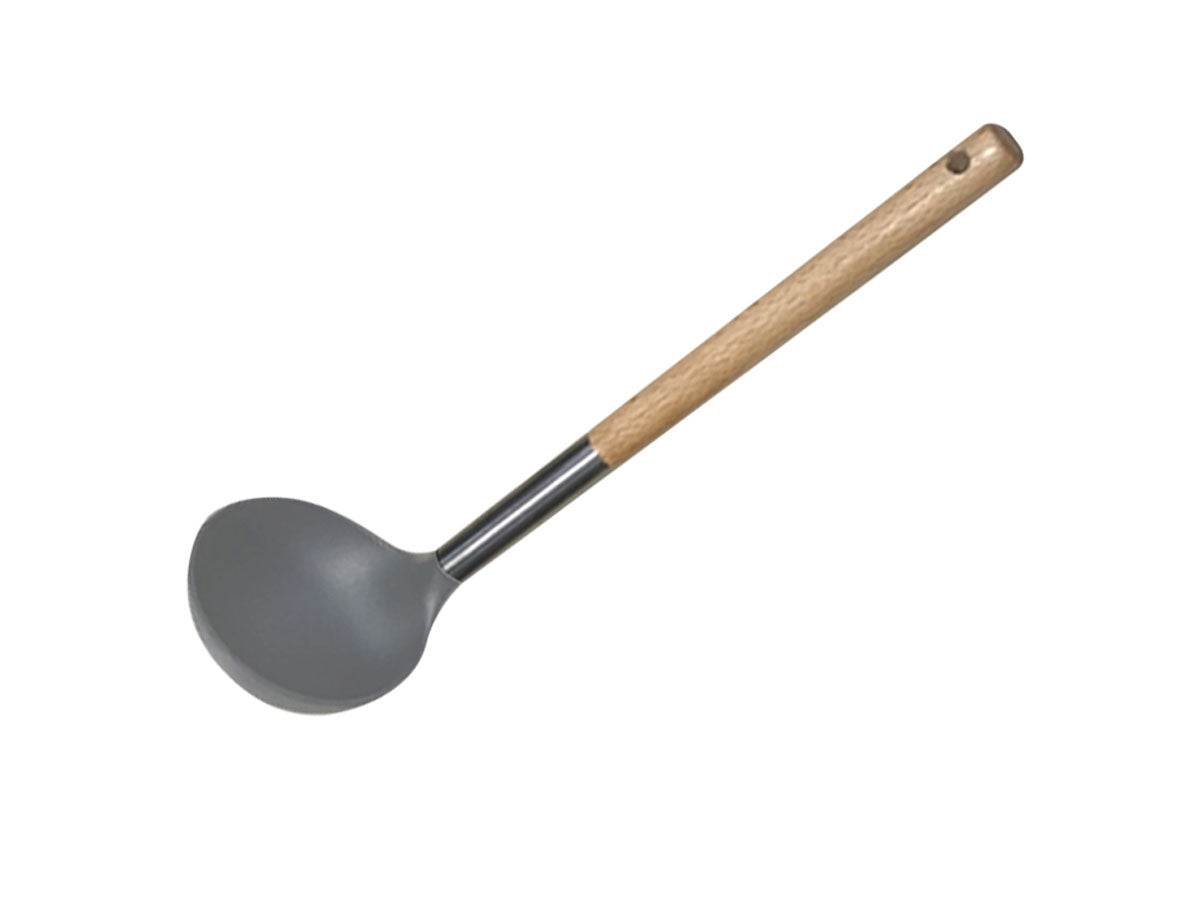 Cucharon de nylon con Mango de Madera