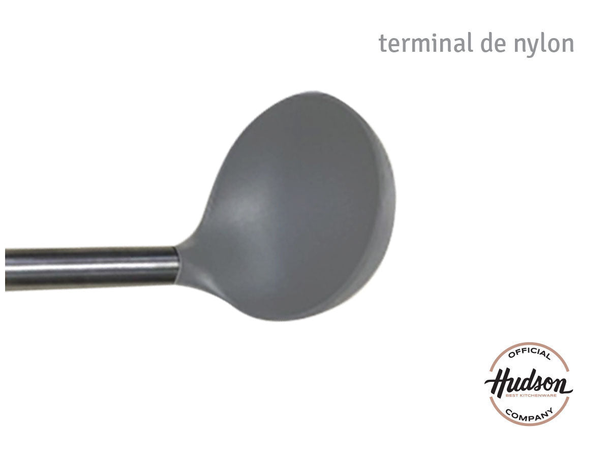 Cucharon de nylon con Mango de Madera