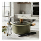 Kit Hudson: Olla Verde Oliva Antiadherente 26cm 5.5l + Cuchillo Chef Acero Inoxidable + Batidor Silicona 31cm