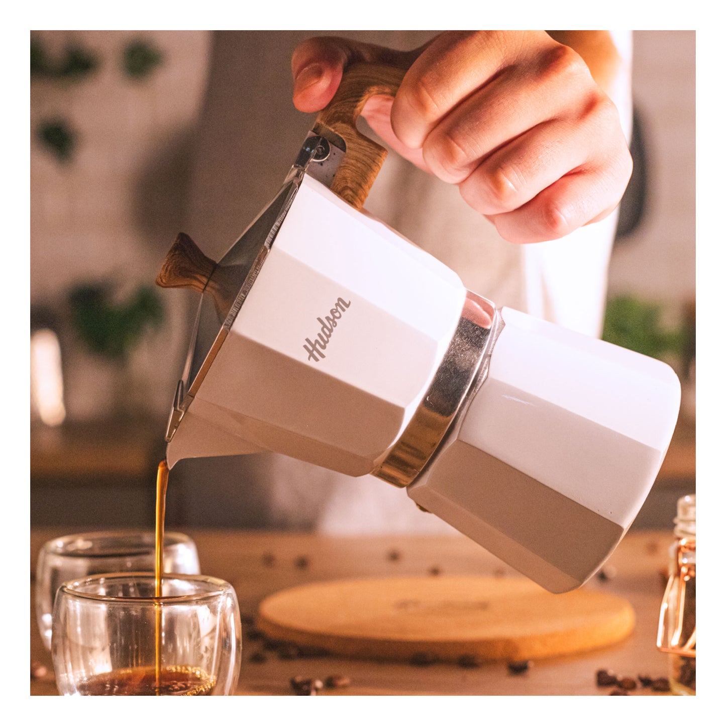 Cafetera Italiana Blanco 250 ml Aluminio + Mango Soft Touch   Línea Cafeteras